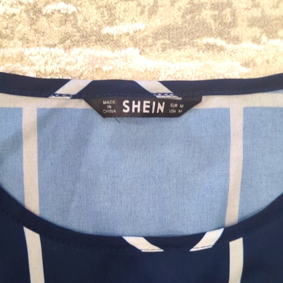 SHEIN Grid Print Short Sleeve Top - Picture 2 of 4